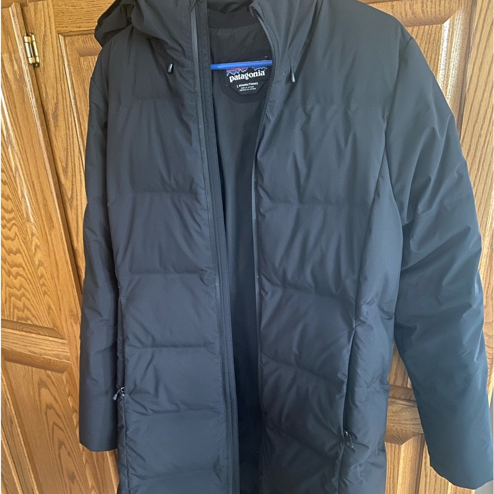 Patagonia Black Large Women Jacket, Dry cleaned